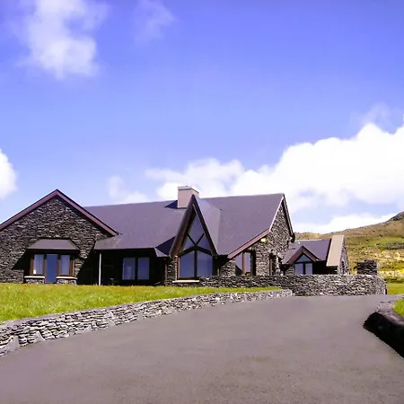 Fuchsia - New Luxury 5* Beachside With Sauna - 4 Beds Ensuite - Spectacular Location