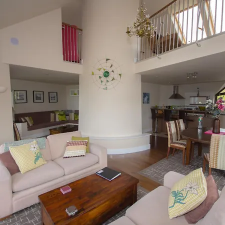 Fuchsia - New Luxury 5* Beachside With Sauna - 4 Beds Ensuite - Spectacular Location Βίλα