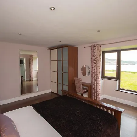 Fuchsia - New Luxury 5* Beachside With Sauna - 4 Beds Ensuite - Spectacular Location An Coireán