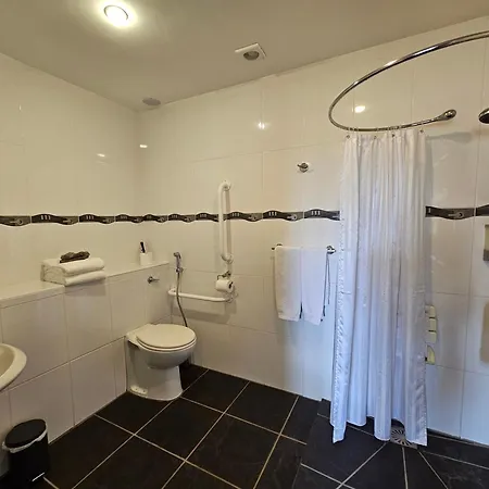 Fuchsia - New Luxury 5* Beachside With Sauna - 4 Beds Ensuite - Spectacular Location * Waterville