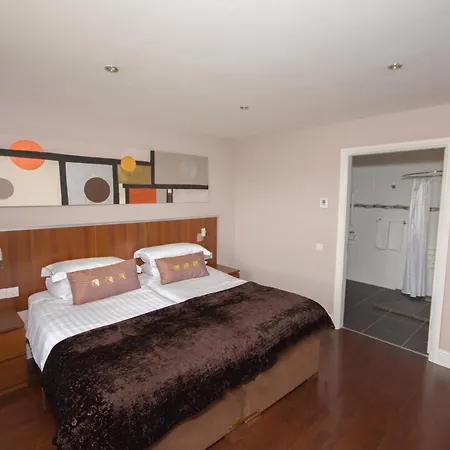 Fuchsia - New Luxury 5* Beachside With Sauna - 4 Beds Ensuite - Spectacular Location Βίλα