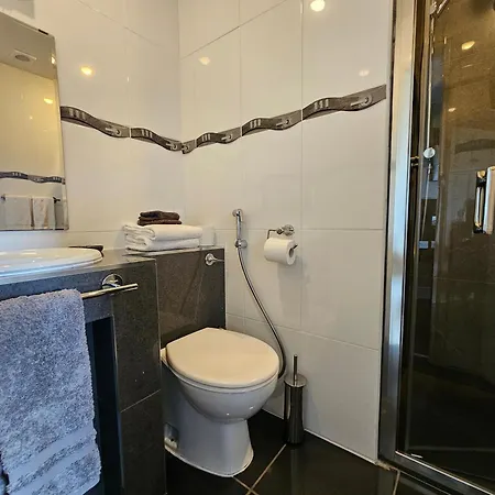 Βίλα Fuchsia - New Luxury 5* Beachside With Sauna - 4 Beds Ensuite - Spectacular Location *