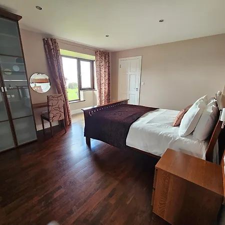 Fuchsia - New Luxury 5* Beachside With Sauna - 4 Beds Ensuite - Spectacular Location Villa Waterville