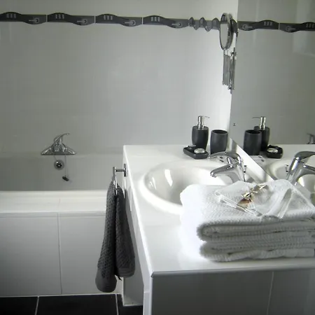 Fuchsia - New Luxury 5* Beachside With Sauna - 4 Beds Ensuite - Spectacular Location Βίλα *