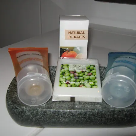 Fuchsia - New Luxury 5* Beachside With Sauna - 4 Beds Ensuite - Spectacular Location