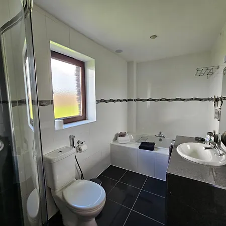 Fuchsia - New Luxury 5* Beachside With Sauna - 4 Beds Ensuite - Spectacular Location
