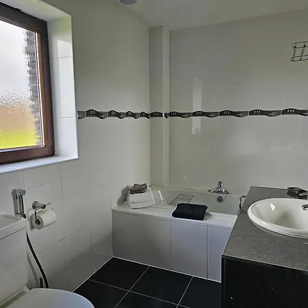 Fuchsia - New Luxury 5* Beachside With Sauna - 4 Beds Ensuite - Spectacular Location