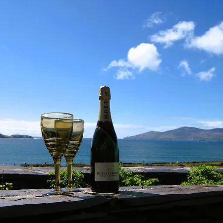 Fuchsia - New Luxury 5* Beachside With Sauna - 4 Beds Ensuite - Spectacular Location *