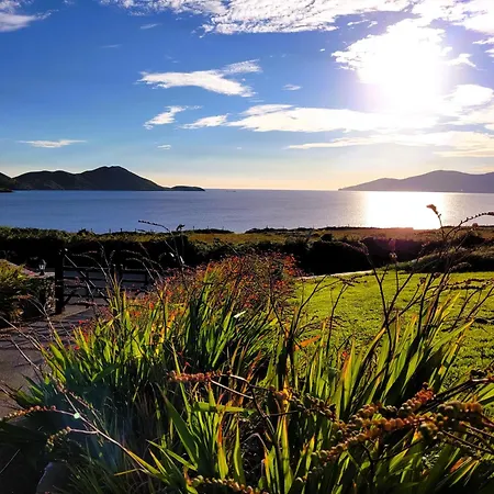 Fuchsia - New Luxury 5* Beachside With Sauna - 4 Beds Ensuite - Spectacular Location *