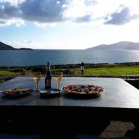 Fuchsia - New Luxury 5* Beachside With Sauna - 4 Beds Ensuite - Spectacular Location *