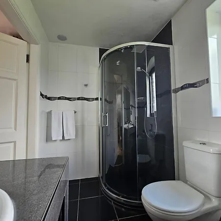 Βίλα Fuchsia - New Luxury 5* Beachside With Sauna - 4 Beds Ensuite - Spectacular Location Γουότερβιλ