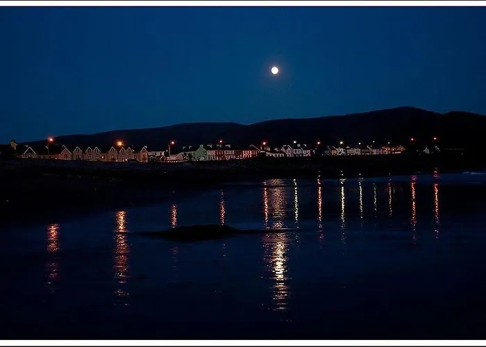 Fuchsia - New Luxury 5* Beachside With Sauna - 4 Beds Ensuite - Spectacular Location *