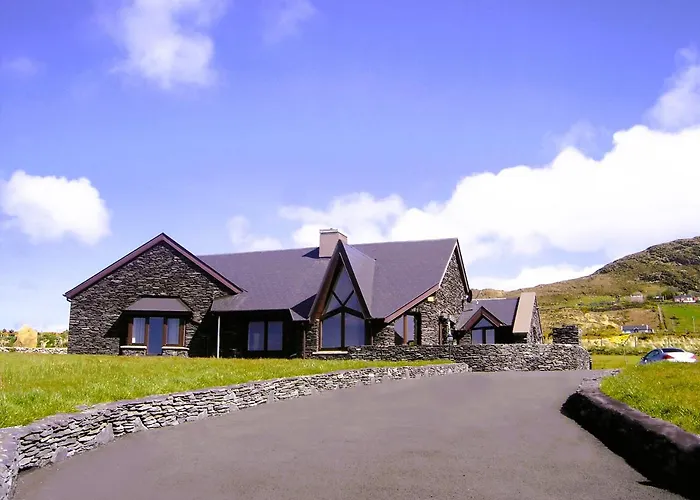 Fuchsia - New Luxury 5* Beachside With Sauna - 4 Beds Ensuite - Spectacular Location