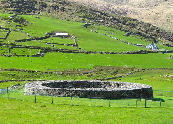 Fuchsia - New Luxury 5* Beachside With Sauna - 4 Beds Ensuite - Spectacular Location Villa *