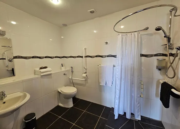 Fuchsia - New Luxury 5* Beachside With Sauna - 4 Beds Ensuite - Spectacular Location * Waterville