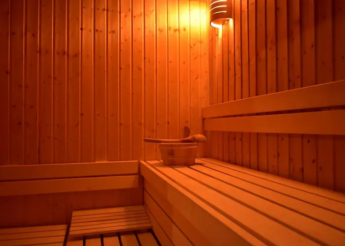 Fuchsia - New Luxury 5* Beachside With Sauna - 4 Beds Ensuite - Spectacular Location *