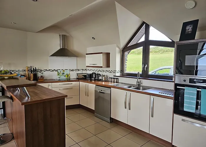 Fuchsia - New Luxury 5* Beachside With Sauna - 4 Beds Ensuite - Spectacular Location * An Coireán