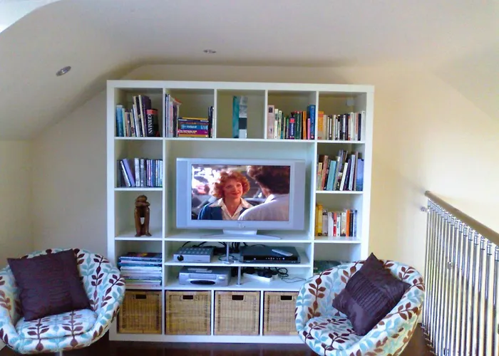 Fuchsia - New Luxury 5* Beachside With Sauna - 4 Beds Ensuite - Spectacular Location