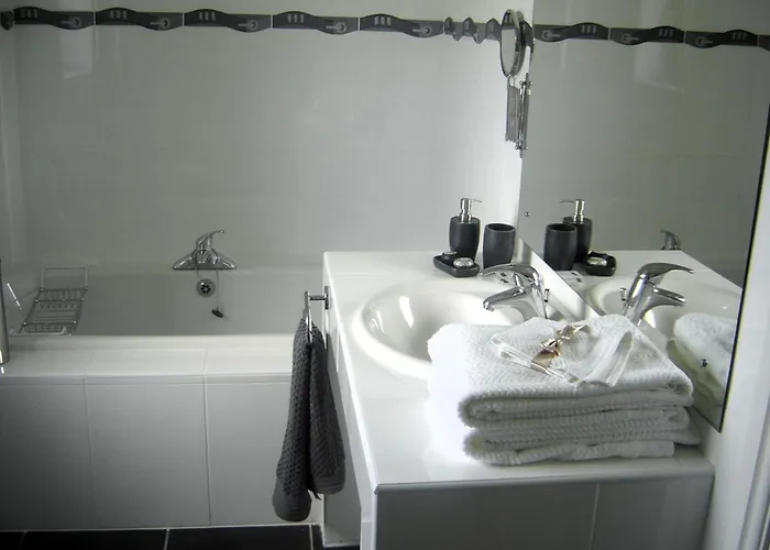 Fuchsia - New Luxury 5* Beachside With Sauna - 4 Beds Ensuite - Spectacular Location Villa *