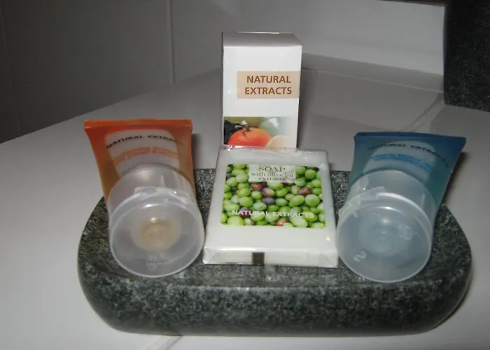 Fuchsia - New Luxury 5* Beachside With Sauna - 4 Beds Ensuite - Spectacular Location