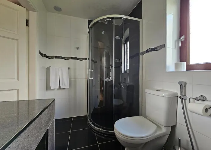 Fuchsia - New Luxury 5* Beachside With Sauna - 4 Beds Ensuite - Spectacular Location Waterville