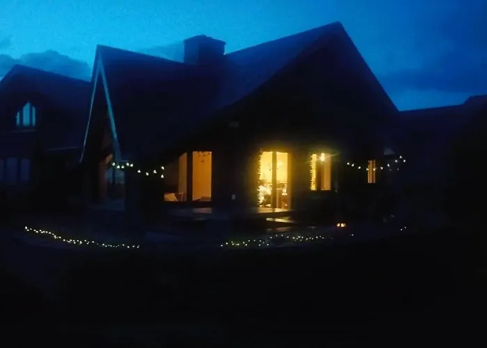 Fuchsia - New Luxury 5* Beachside With Sauna - 4 Beds Ensuite - Spectacular Location *