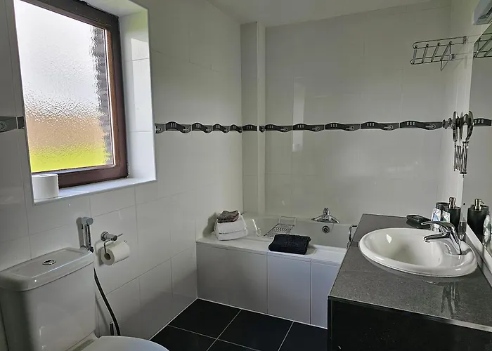 Fuchsia - New Luxury 5* Beachside With Sauna - 4 Beds Ensuite - Spectacular Location