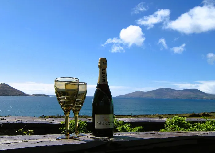 Fuchsia - New Luxury 5* Beachside With Sauna - 4 Beds Ensuite - Spectacular Location *