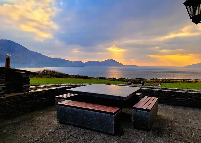 Fuchsia - New Luxury 5* Beachside With Sauna - 4 Beds Ensuite - Spectacular Location * An Coireán