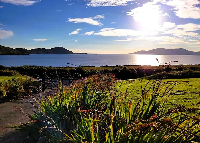 Fuchsia - New Luxury 5* Beachside With Sauna - 4 Beds Ensuite - Spectacular Location *