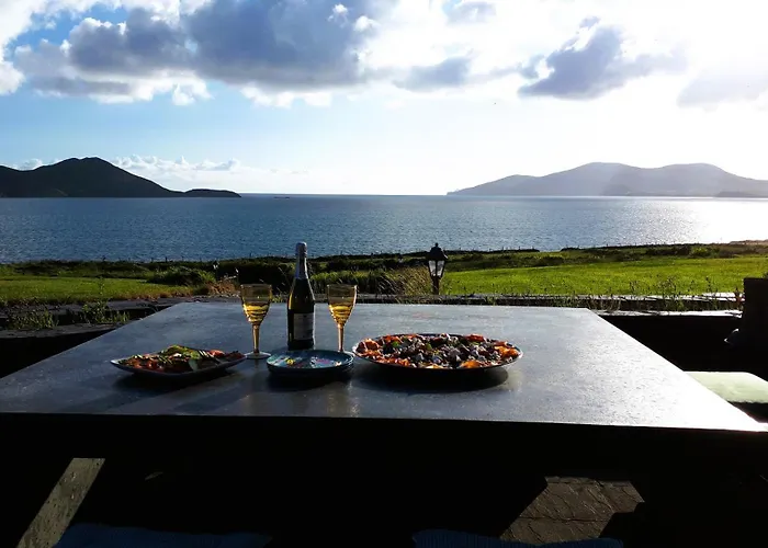 Fuchsia - New Luxury 5* Beachside With Sauna - 4 Beds Ensuite - Spectacular Location *