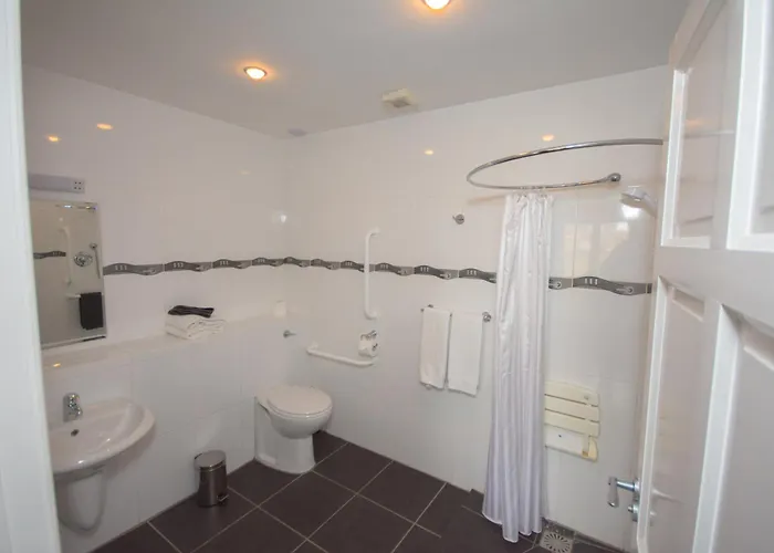 Fuchsia - New Luxury 5* Beachside With Sauna - 4 Beds Ensuite - Spectacular Location Waterville